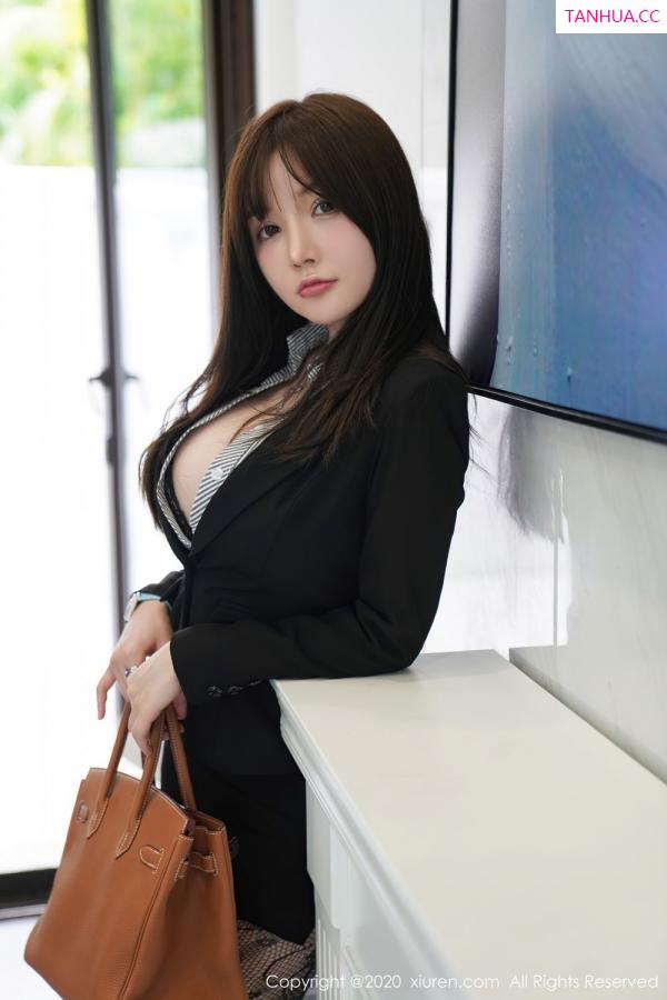 黄米妮  米妮大萌萌 [XiuRen]高清写真图 2020.11.02 No.2725 糯美子第13张图片
